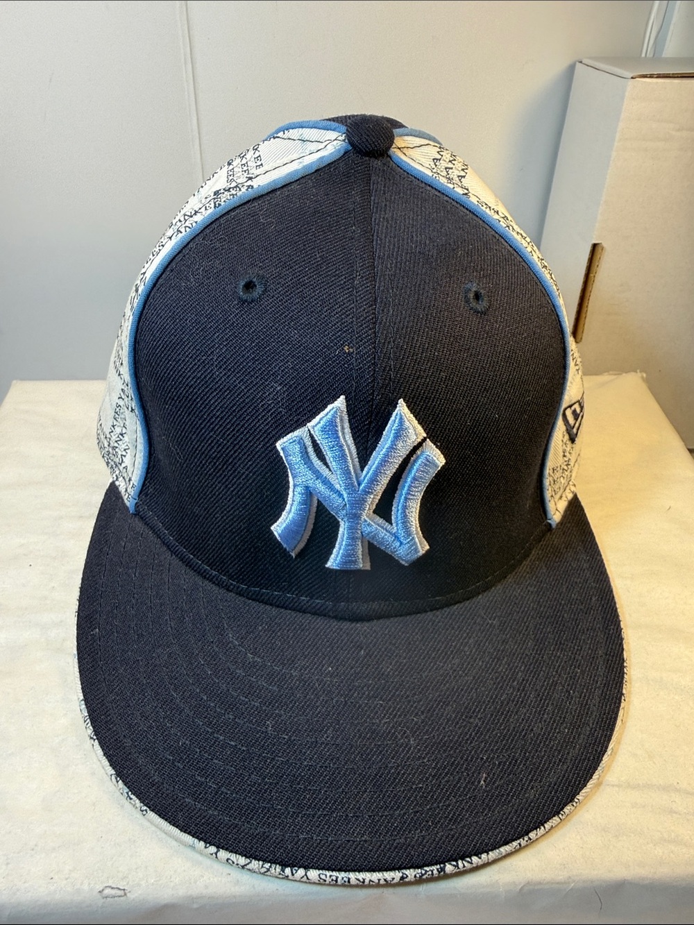 New Era men’s Navy & Light Blue New York Yankees Fitted Hat
